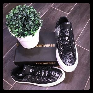 Brand new women’s Converse